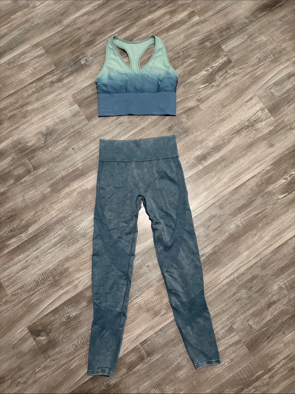 PINK Victoria's Secret Teal Ombre Sports Bra & Slate Blue Leggings